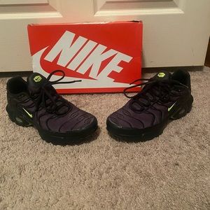 Nike Air Max Plus SE, Black/Lime Green, Kids 7Y